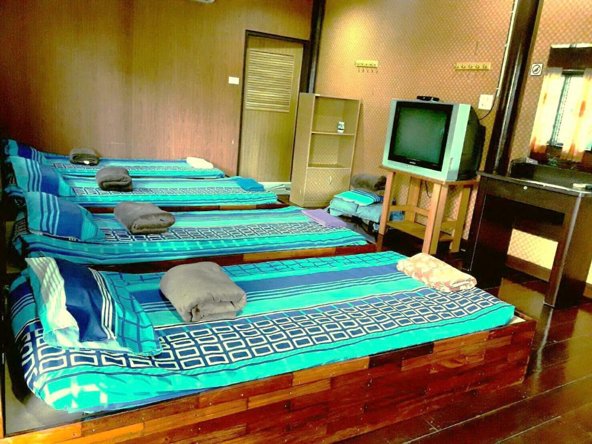 Nr Homestay Amphawa Exterior photo